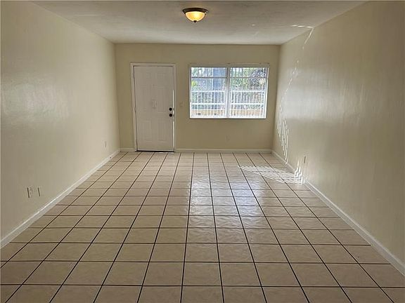 4th image of 1370 NE 119th St APT 19