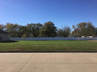 Heidi Ln, Centralia, MO 65240
