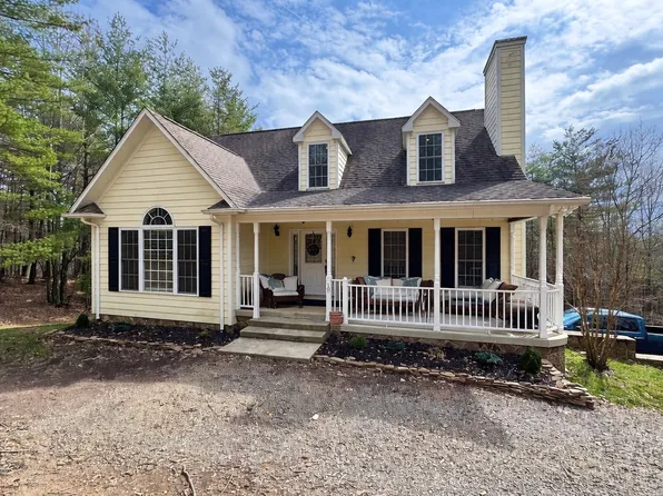 619 Maplewood Dr, Galax, VA 24333