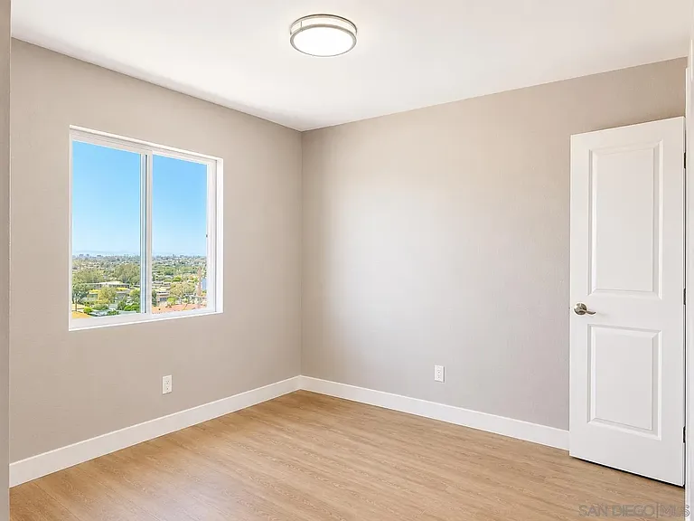 2421 Balboa Vista Dr #2 — Photo 8