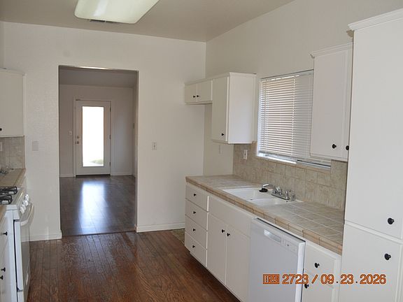 4th image of 923 Woodland Dr