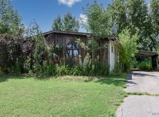 18 Woodlee Ln, Grand Island, NY 14072