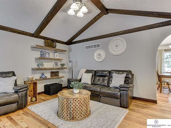 5th image of 3513 Leawood Dr