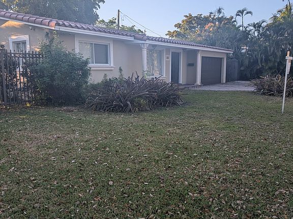 3rd image of 6580 Lake Blue Dr