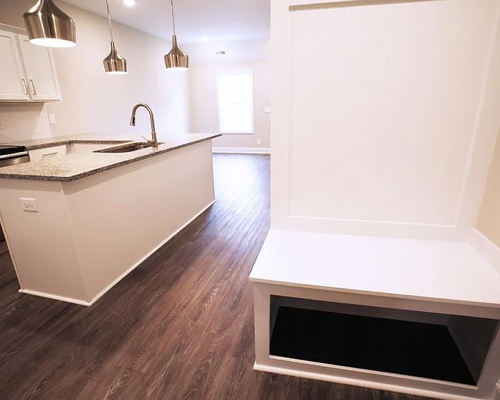 220 Drayton Dr — Photo 6