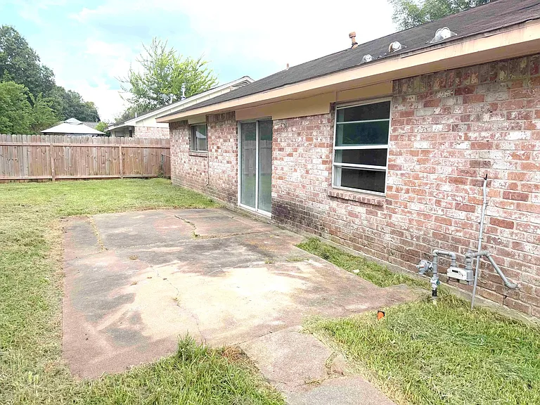 1822 Oaklawn St — Photo 10