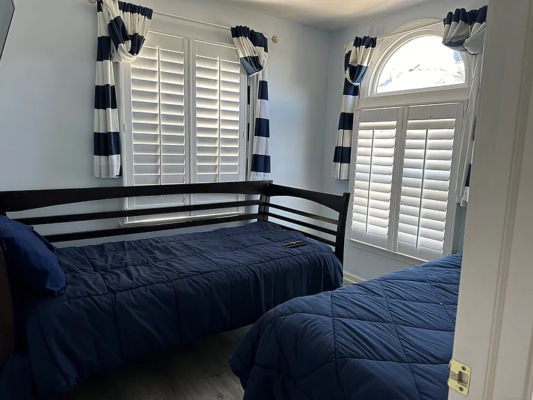 2149 Fairfield Beach Rd — Photo 23