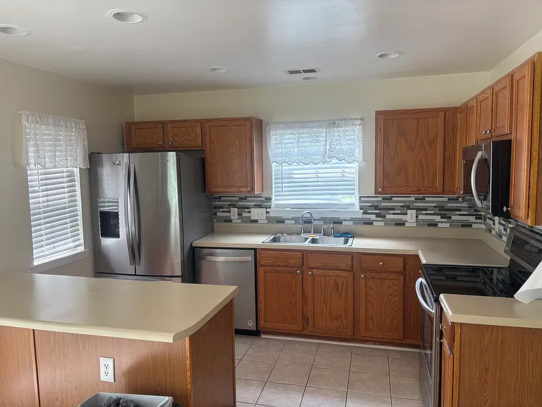 102 Rhett Ct — Photo 31