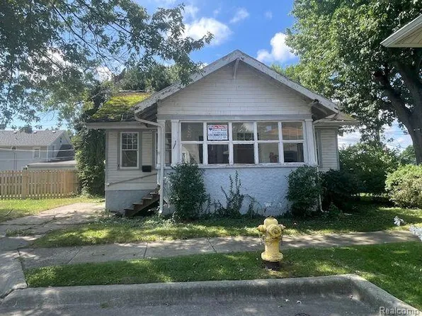 126 Glendale Ct, Monroe, MI 48162