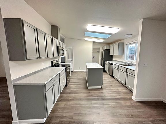 5th image of 739 Goose Rock Ln