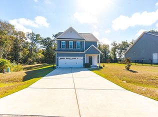 608 Feather Ct, Richlands, NC 28574