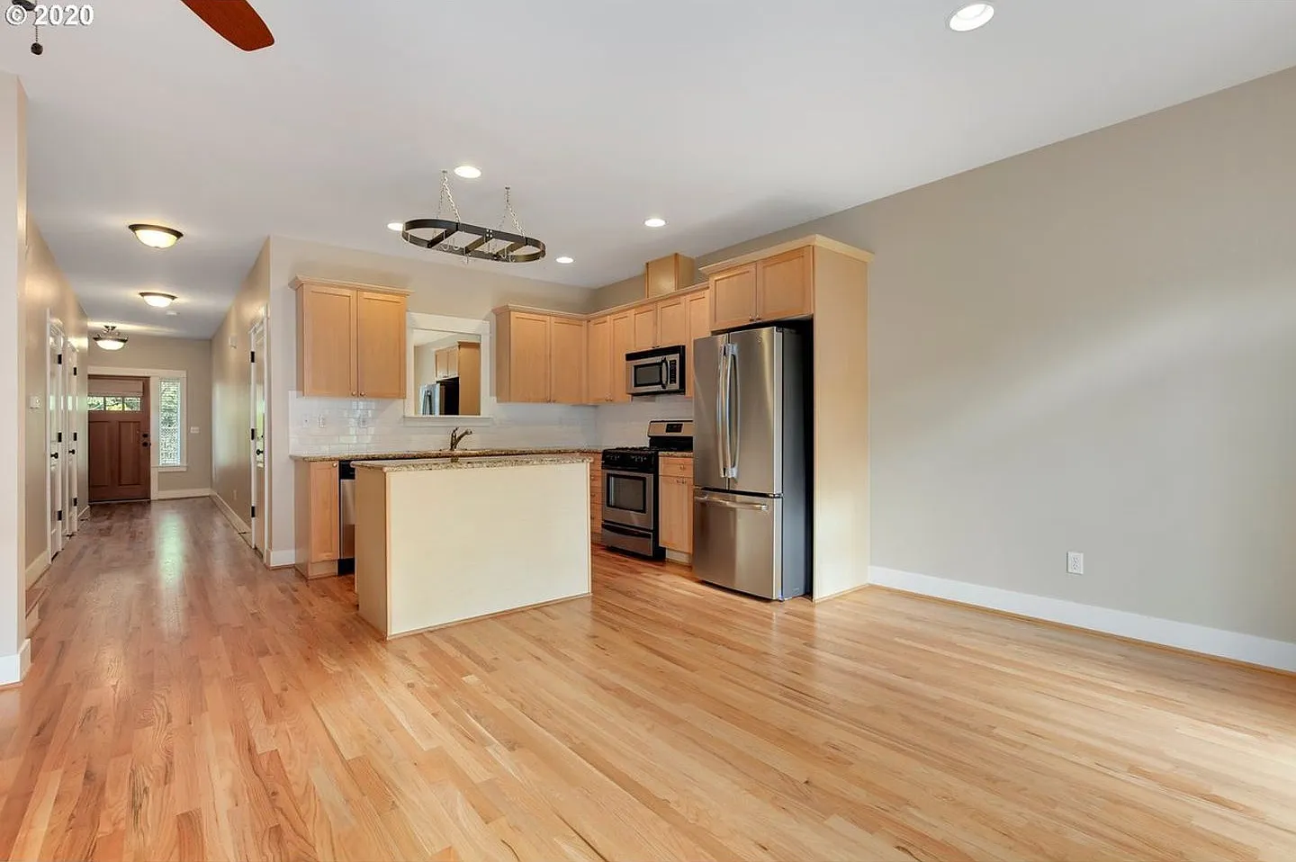 Bright Bull Mountain Townhome - Hardwoods, Granite, Private Patio, Garage, and more! — Photo 2