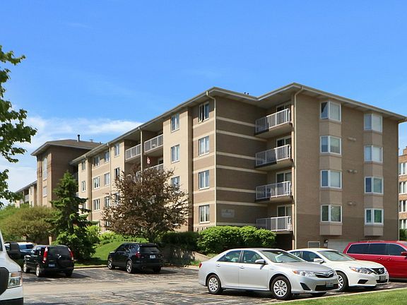 2nd image of 480 E Montrose Ave APT 104