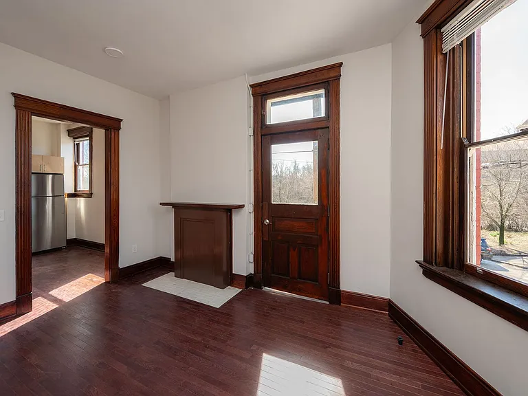 1740 Brewster Ave — Photo 19