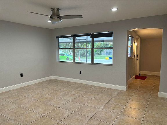 3rd image of 2047 Bonnie Dr