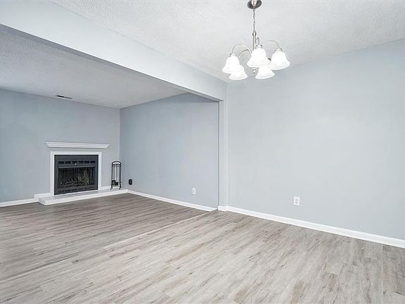 4th image of 3607 Chimney Creek Dr #1