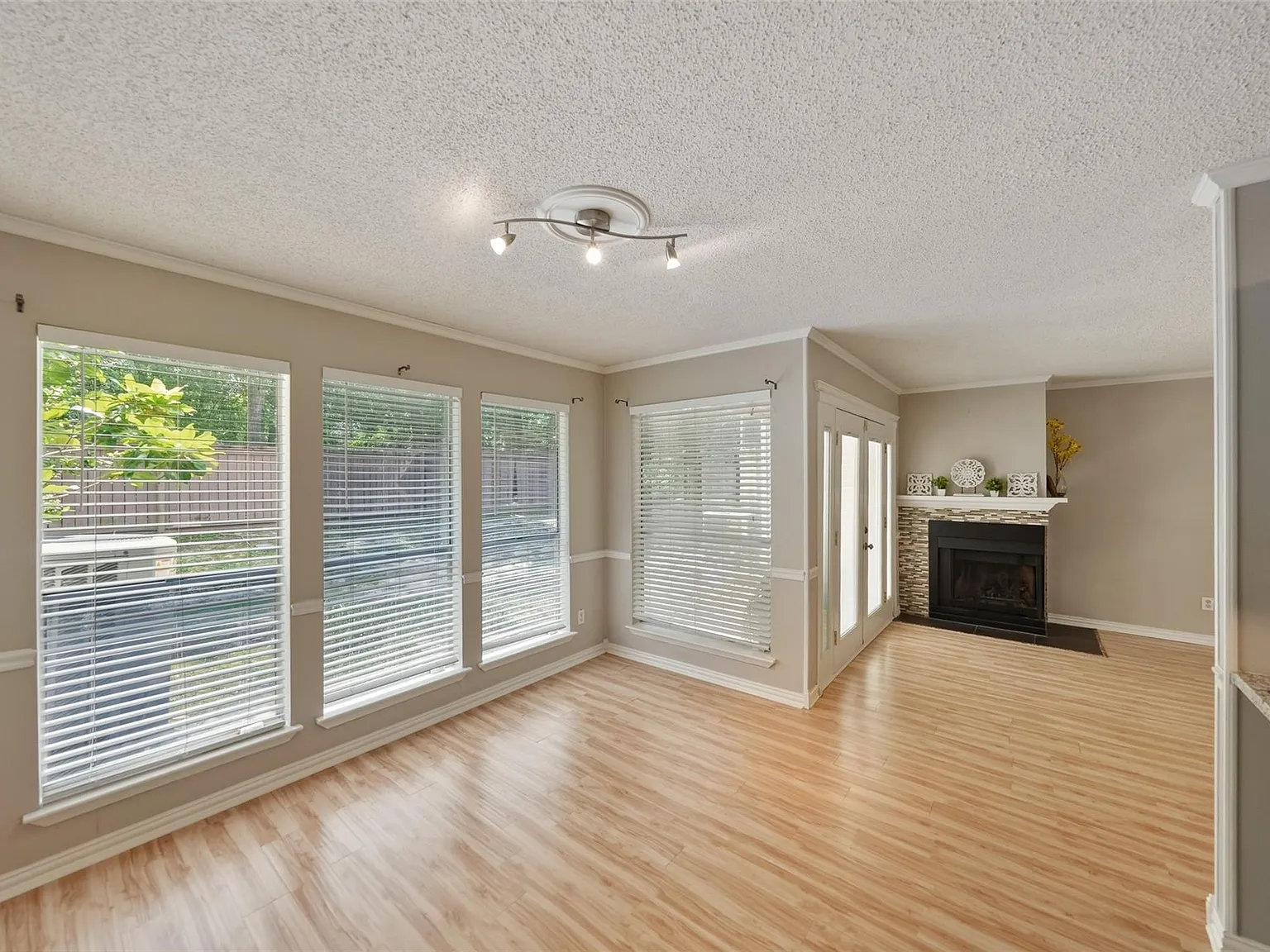 2 bed, 2.5 bath, 1512 sqft, $1,850 — Photo 4