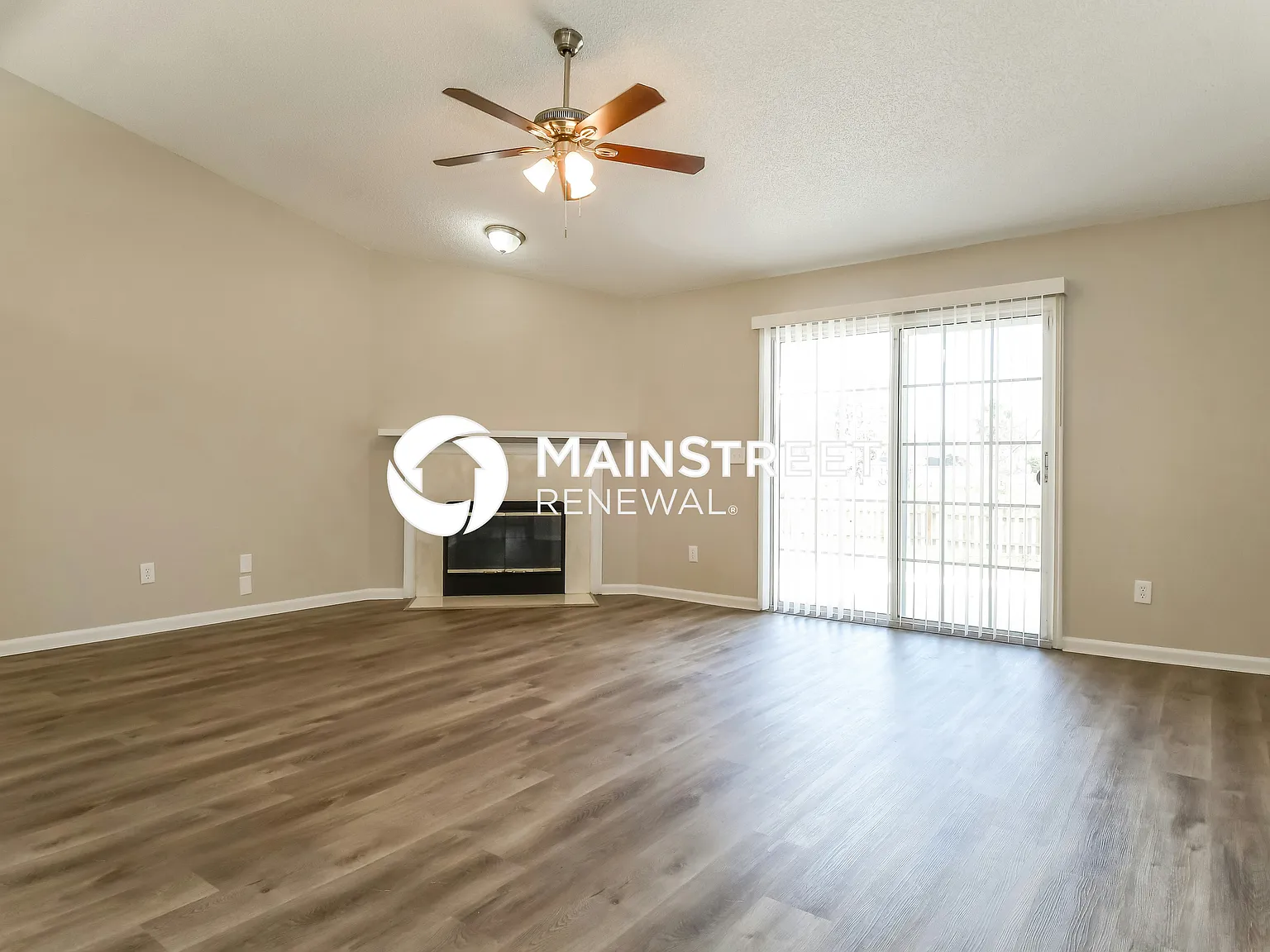 517 Summit Dr — Photo 3
