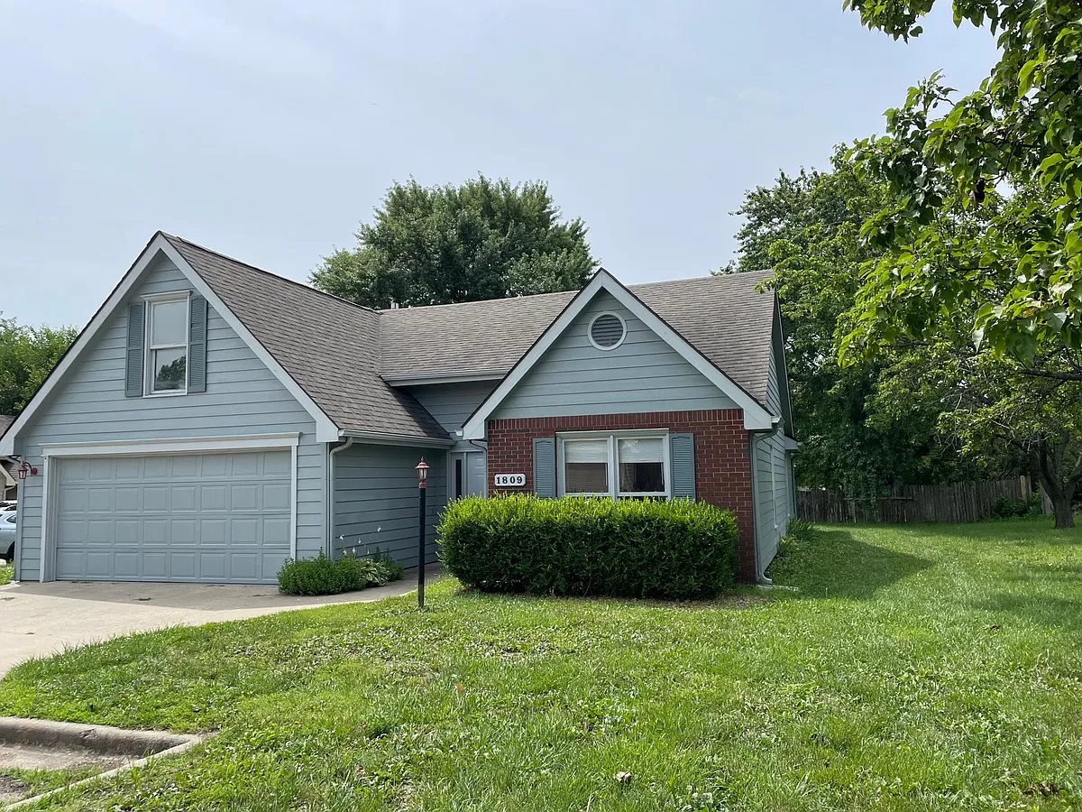 Building Photo - 1809 Alvamar Pl