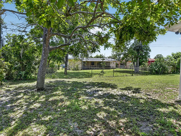 5804 NW 14th St — Photo 45