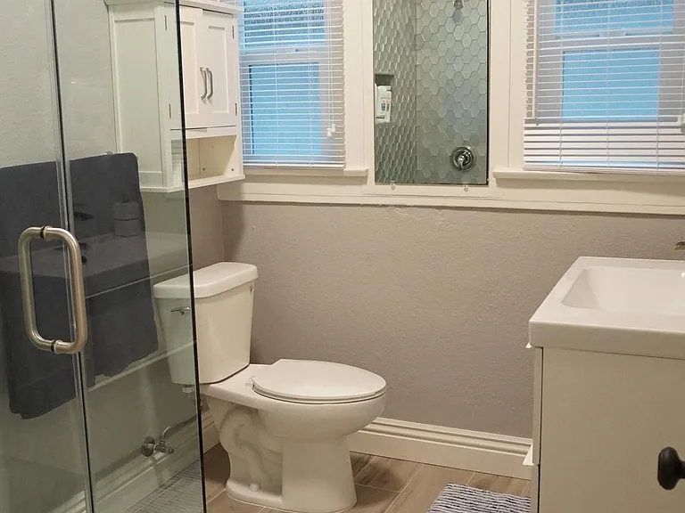 5433 Harold Way #104 — Photo 13