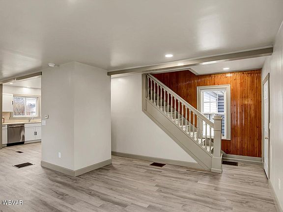 4th image of 431 Clayton Ave