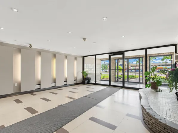 4918 Bathurst Street