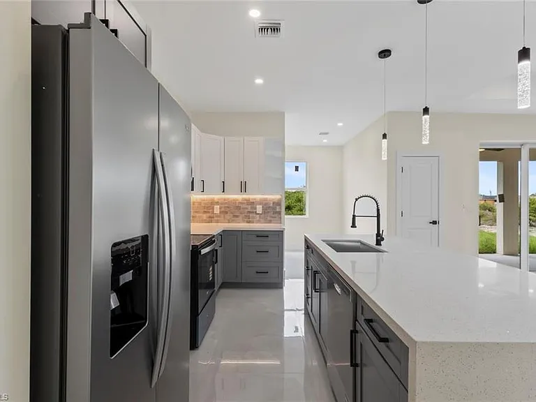 4221 18th St SW — Photo 4
