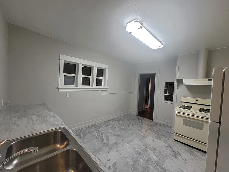 845 W 26th Ave — Photo 14