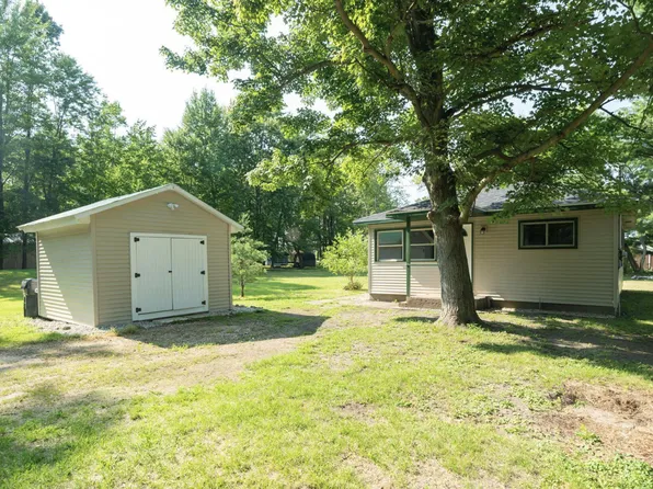 46860 Sycamore Dr, Bangor, MI 49013