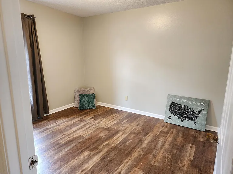 198 Berwick Dr — Photo 13