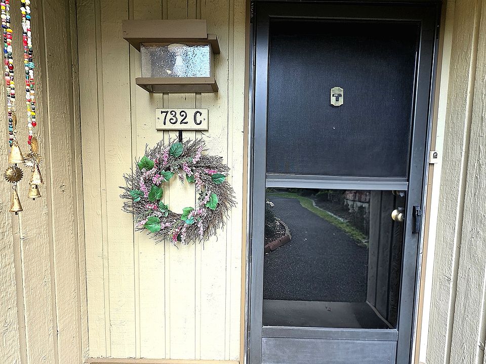 1st image of 732 Heritage Village #C