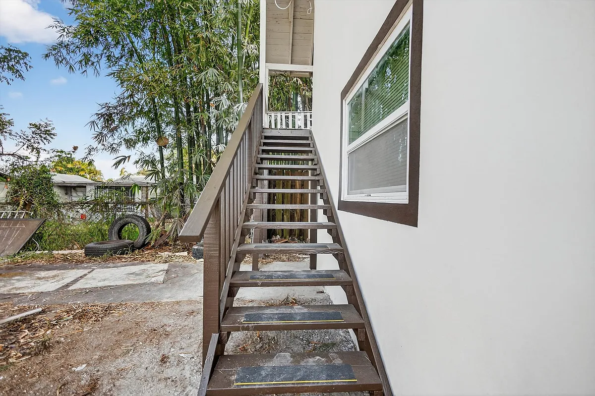 Building Photo - 917 Mack Ave #2