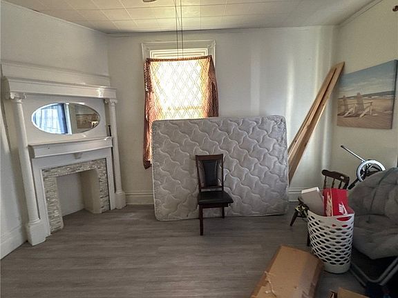 3rd image of 250 Park Rd