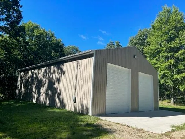 9295 160th Ave, Stanwood, MI 49346