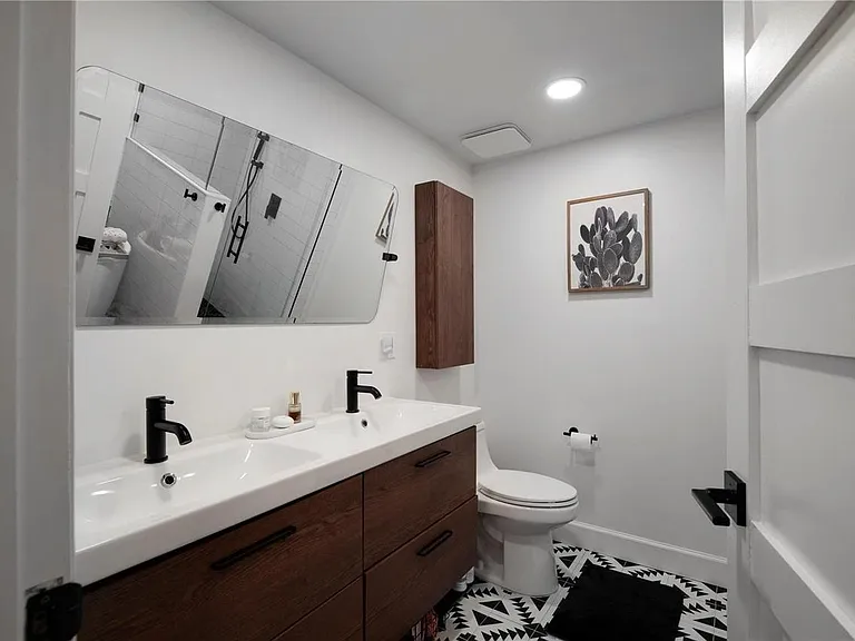1314 E Washington St — Photo 13