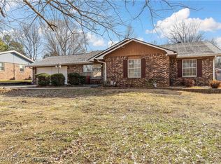 14762 Oakcrest Dr, Siloam Springs, AR 72761