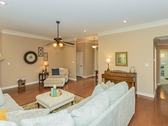 5th image of 3998 Glendale Dr