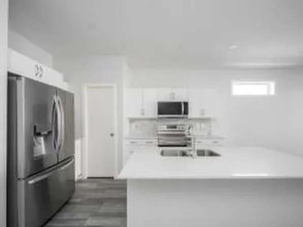 83 Eastfield Ct, Winnipeg, MB R3Y 2H7