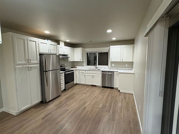 Completely remodeled Kitchen with lots of Storage-all new appliances, new quarter countertops