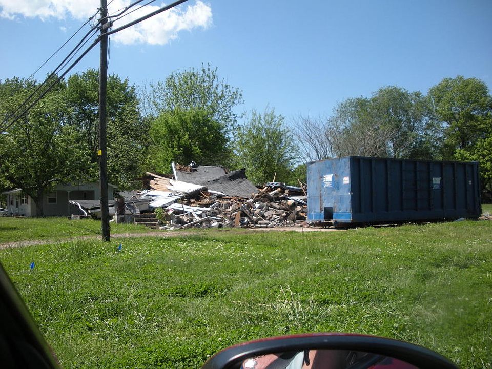 1st image of 403 W 11th St