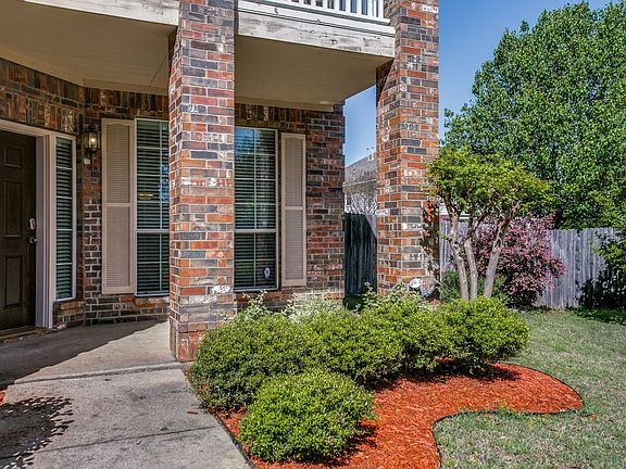 3rd image of 12 Whispering Bend Ct
