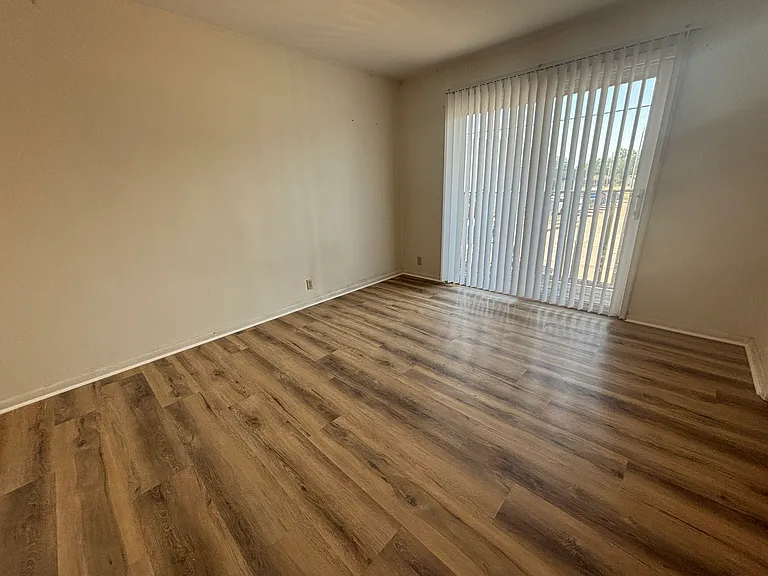 907 E 12th Ave #124 — Photo 8