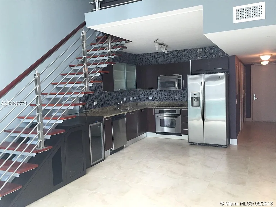 41 SE 5th St #1206