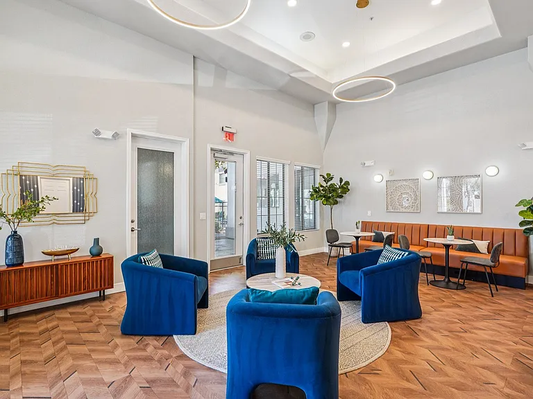 Del Mar Apartments — Photo 16