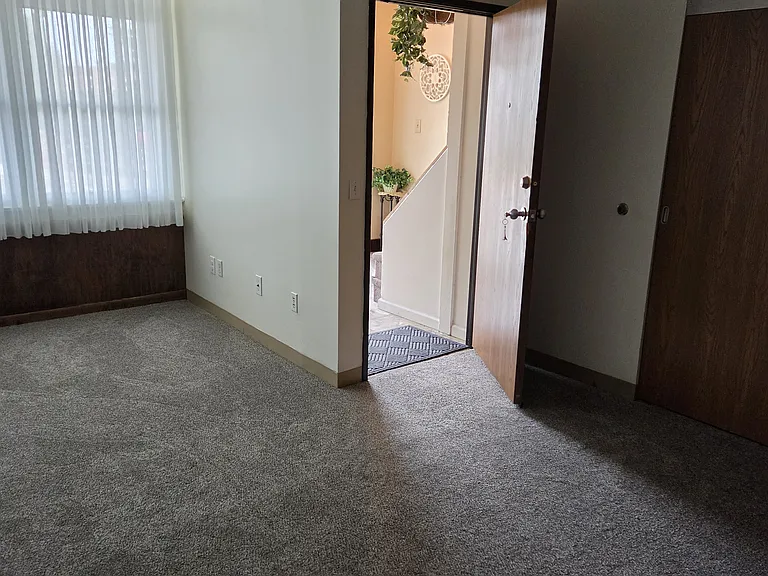 315 2nd St #1 — Photo 4