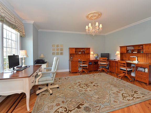 5th image of 44 Birchwood Dr
