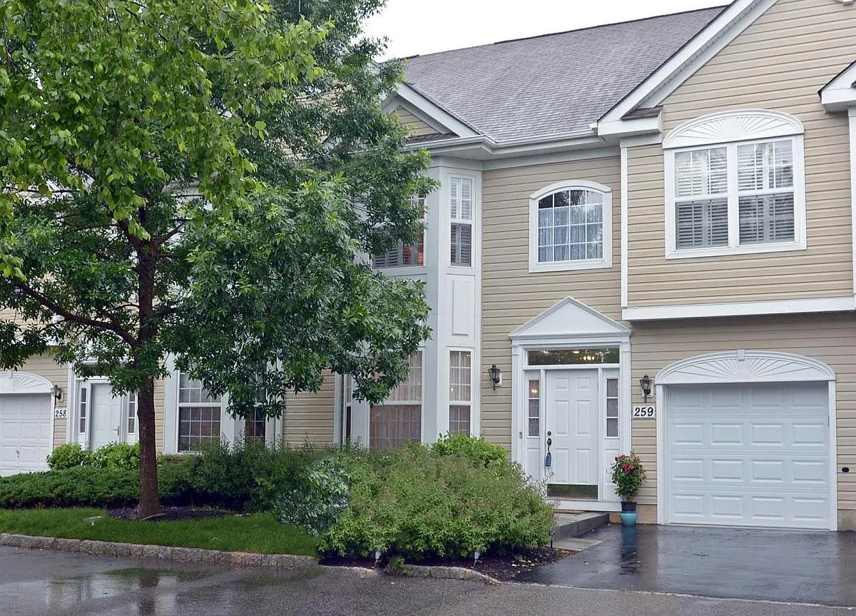 3 bed, 2.5 bath, 1906 sqft, $3,900 — Photo 1