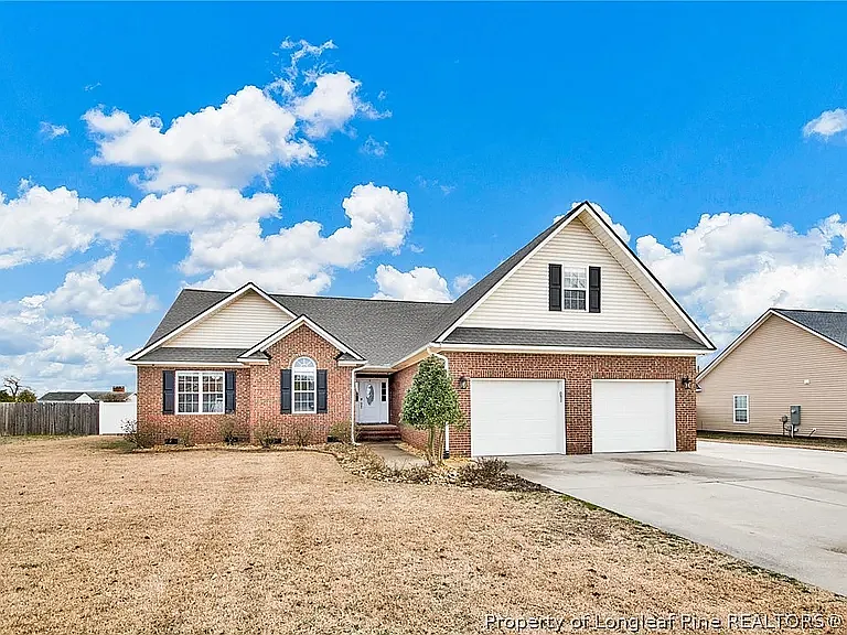4 bed, 2400 sqft, $2,100 — Photo 2
