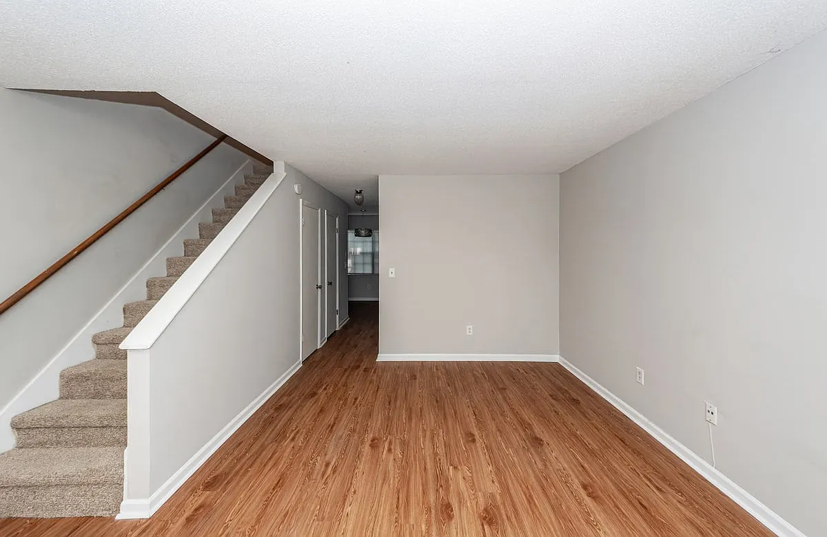 296 A Fleming Rd — Photo 3